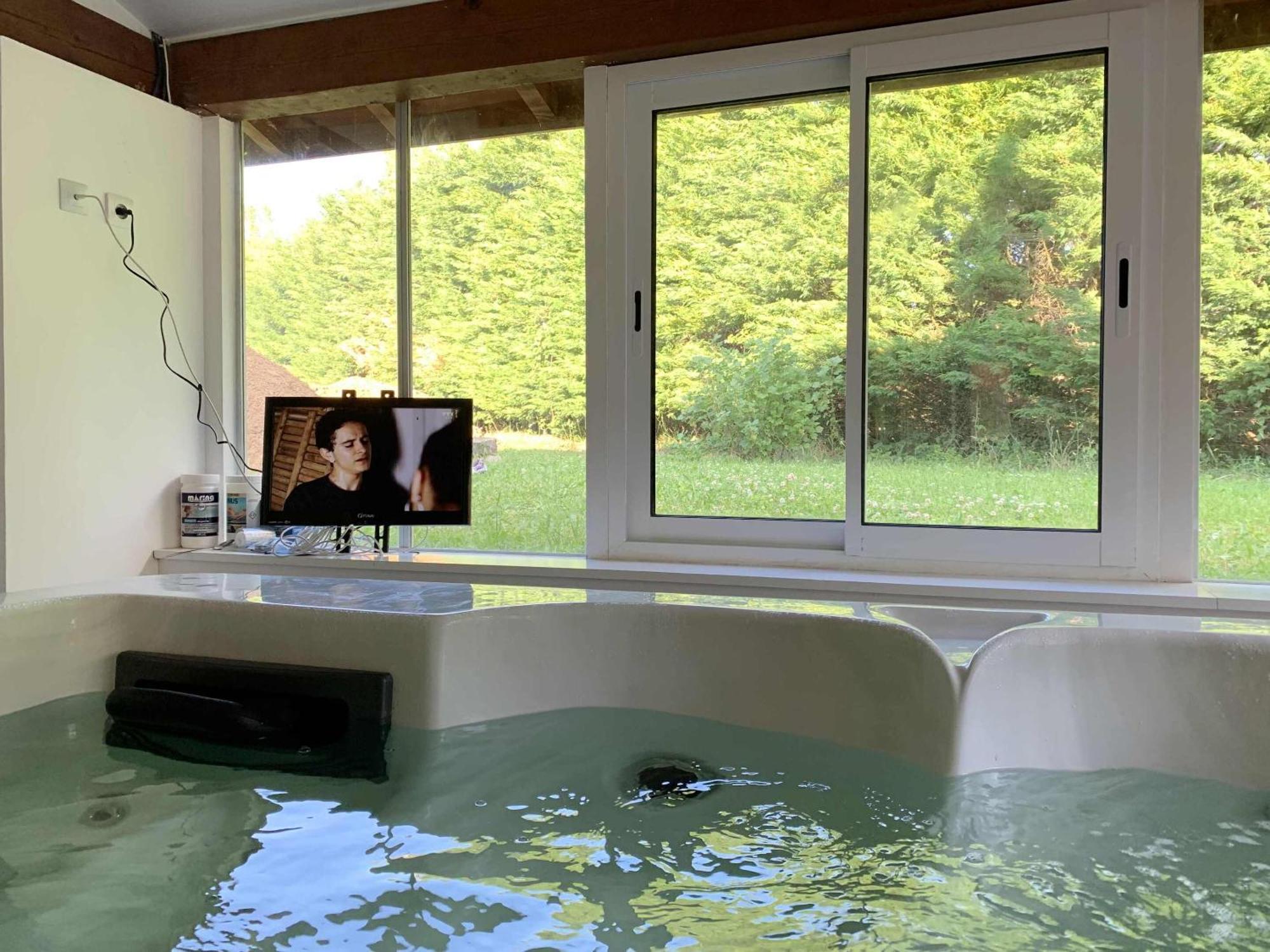 Maison Piscine Et Jacuzzi Saint-Germain-des-Fosses Экстерьер фото