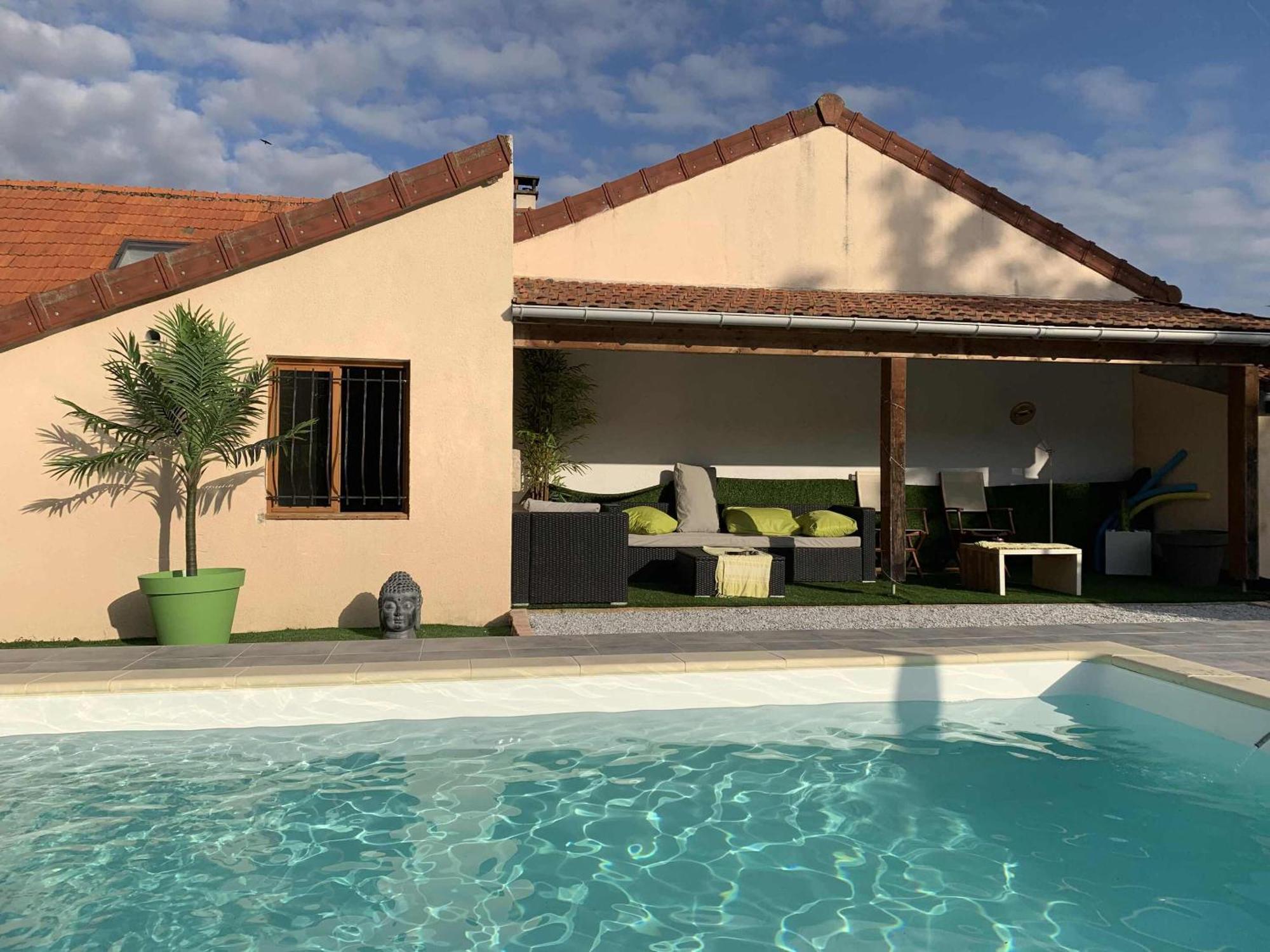 Maison Piscine Et Jacuzzi Saint-Germain-des-Fosses Экстерьер фото