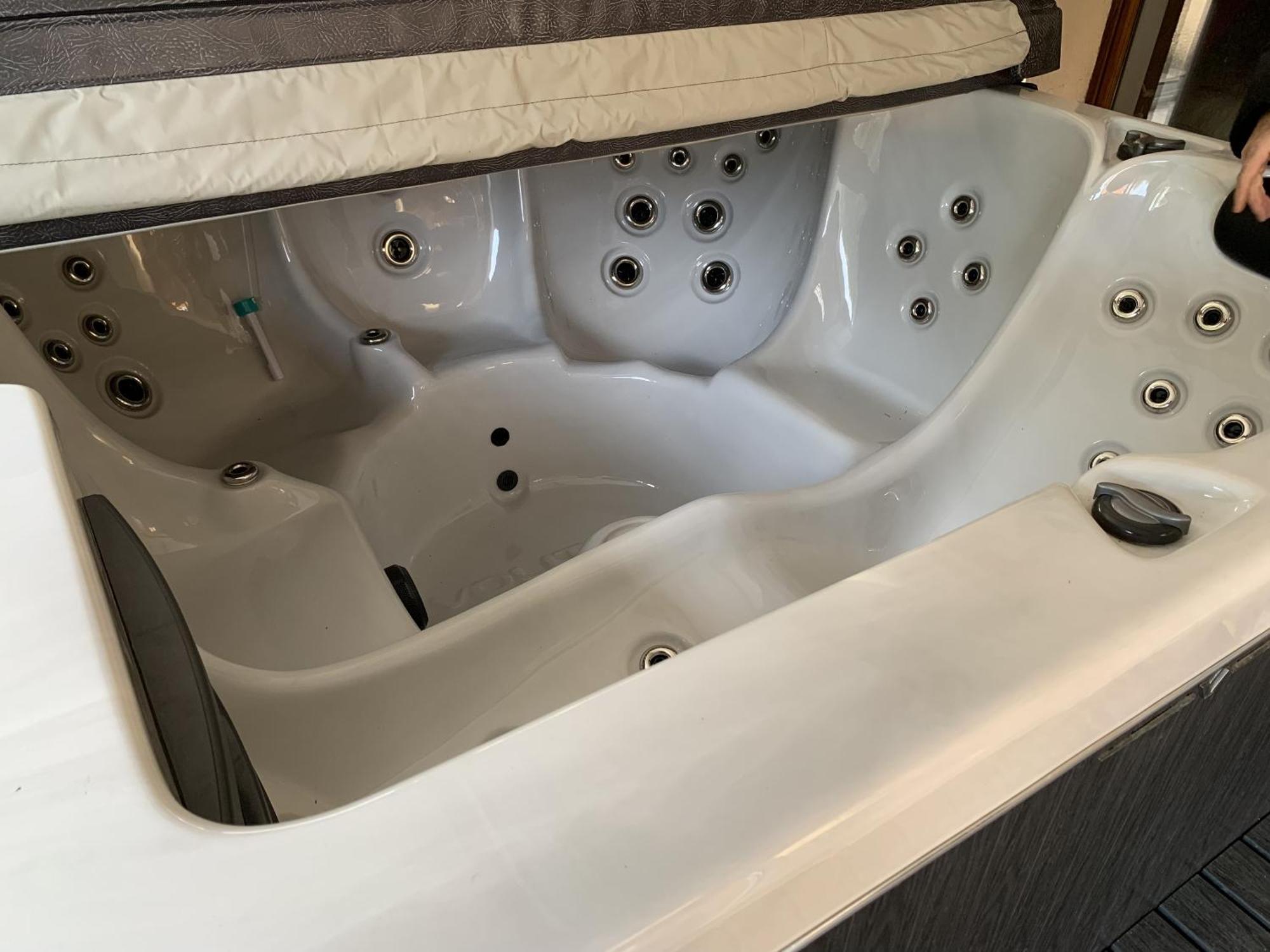 Maison Piscine Et Jacuzzi Saint-Germain-des-Fosses Номер фото