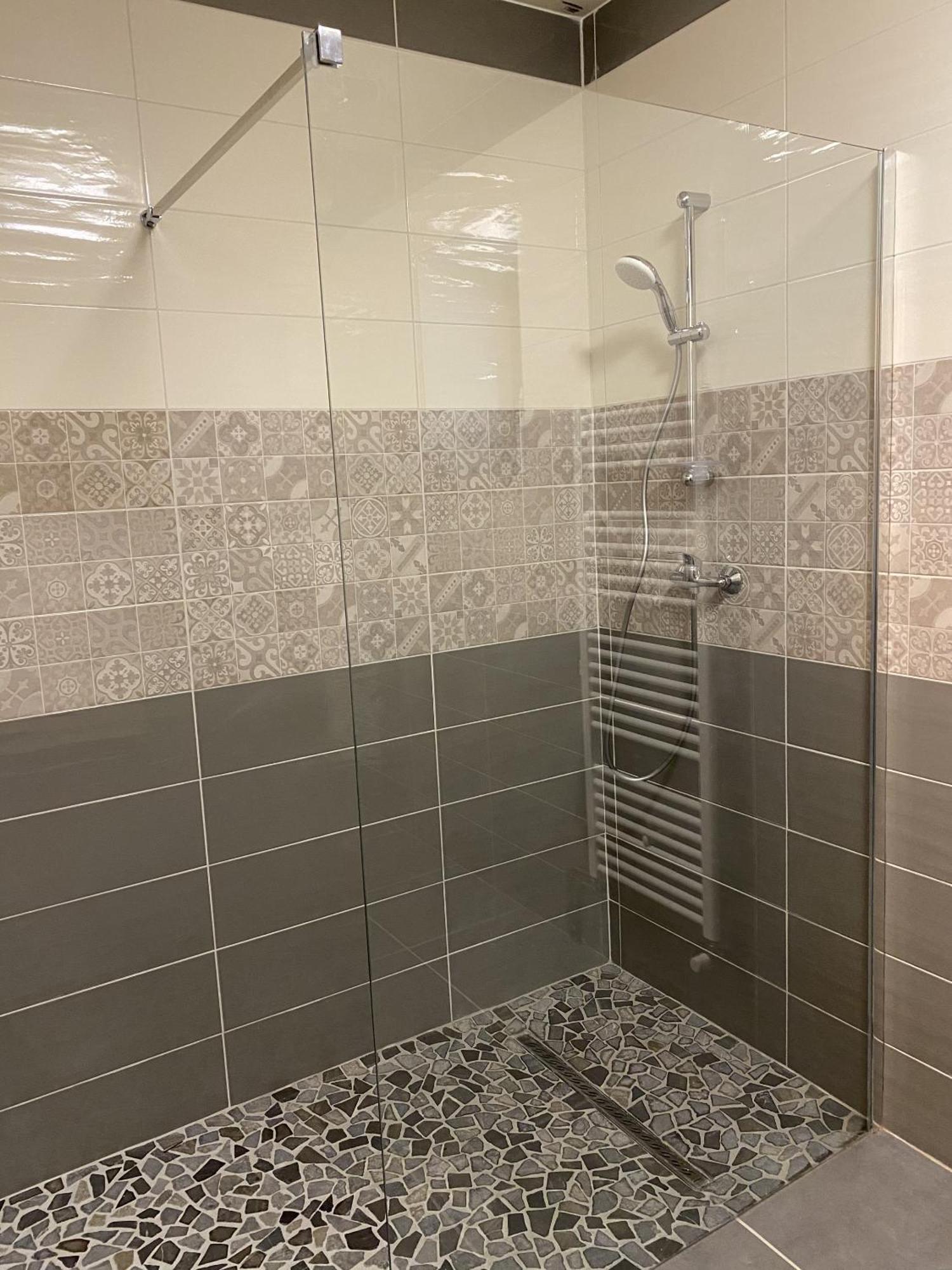 Maison Piscine Et Jacuzzi Saint-Germain-des-Fosses Номер фото
