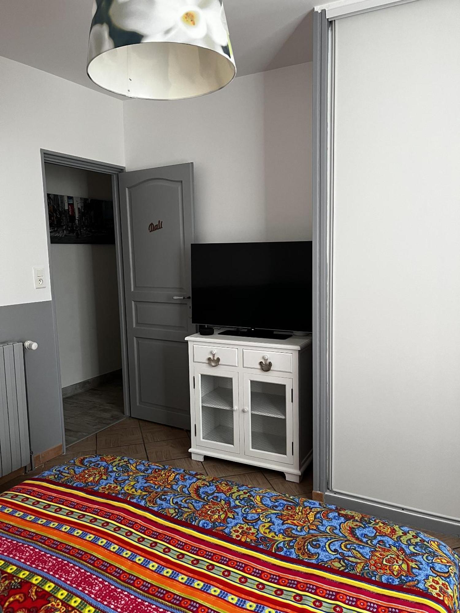 Maison Piscine Et Jacuzzi Saint-Germain-des-Fosses Номер фото